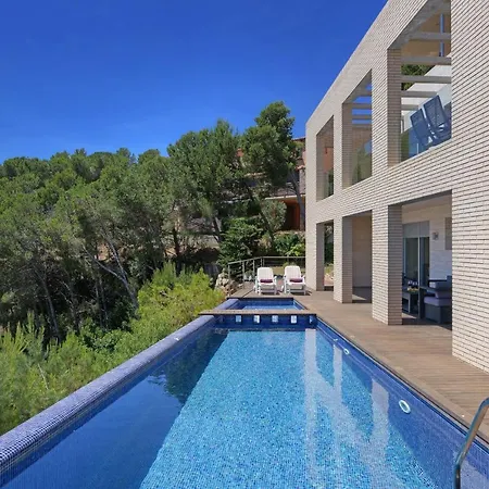 Sleeps 8 Pool Wifi 度假居 *
