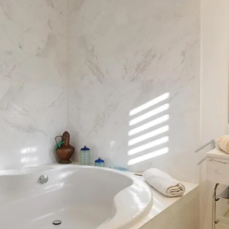 Sleeps 8 Pool Wifi 度假居 *